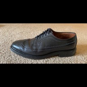 Black men’s dress shoes size 8.5